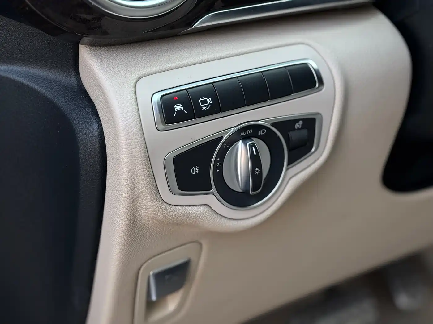 Mercedes-Benz V-Class 2017 Model V 260 L Premium Extended Edition фото 12