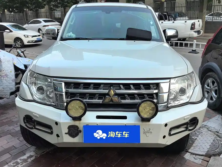 Mitsubishi Pajero (Import) 2015 3.0L Automatic Elite Premium Edition China V фото 2