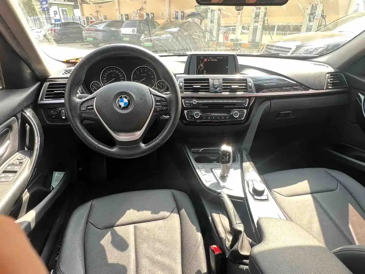 Photo 2 - BMW 3 Series