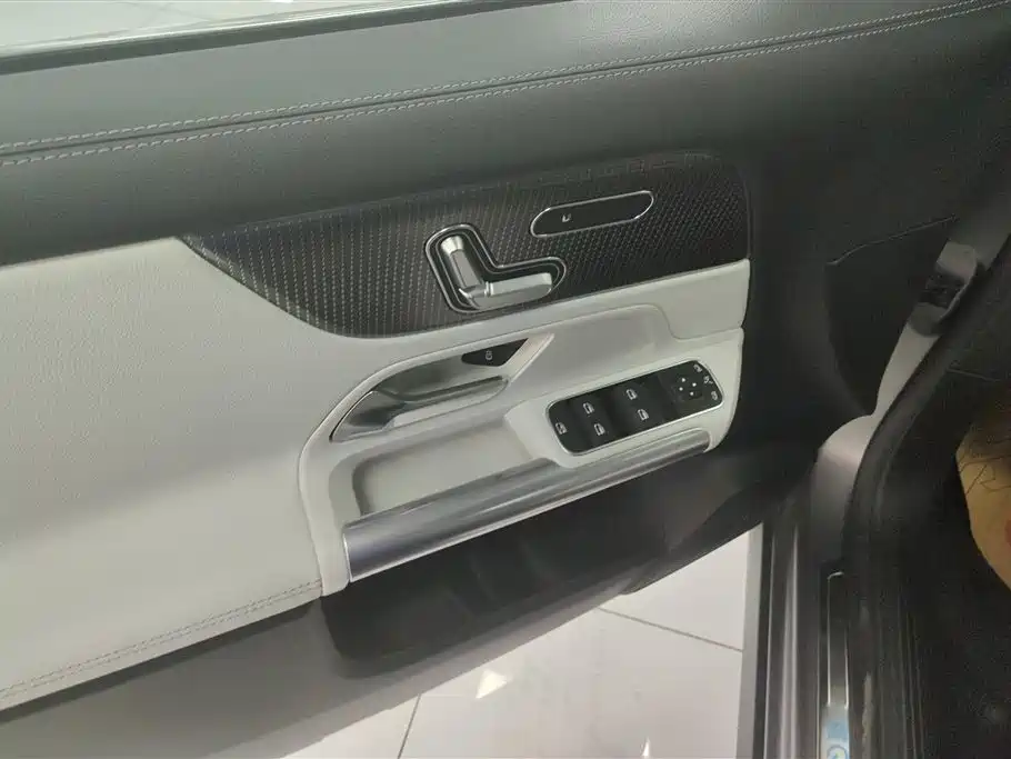 Mercedes-Benz EQA 2022 EQA 300 4MATIC Launch Special Edition фото 7