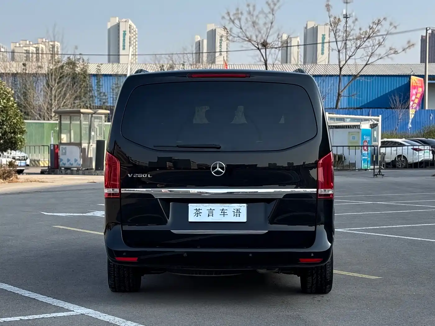 Mercedes-Benz V-Class 2017 Model V 260 L Premium Extended Edition фото 5