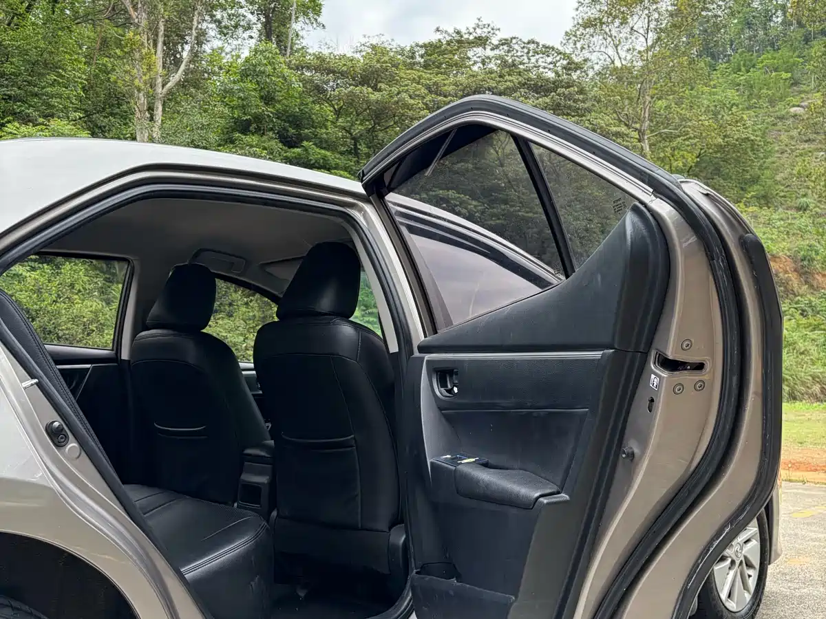 Toyota Corolla 2014 1.6L CVT GL фото 17