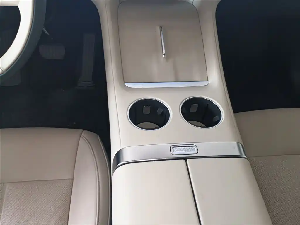 Xiaomi Auto Xiaomi YU7 2025 Extended Range RWD Edition фото 8