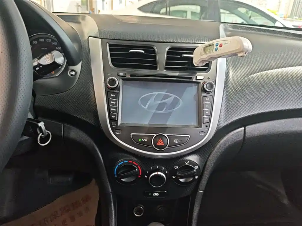 Hyundai Reina 2014 Model 1.4L Automatic GLX фото 13
