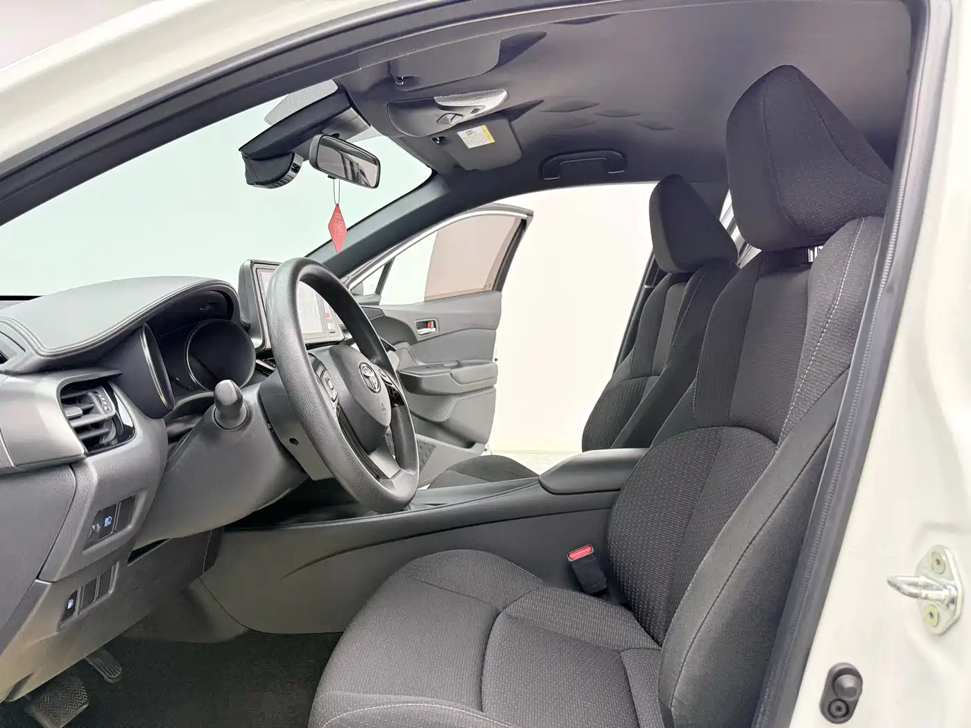 Toyota IZOA 2020 2.0L Yi Dong Edition фото 7