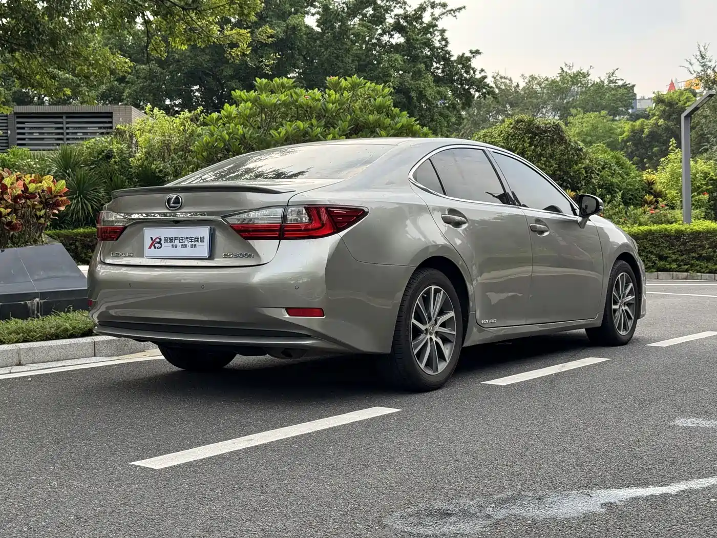 Фото 4 - Lexus ES