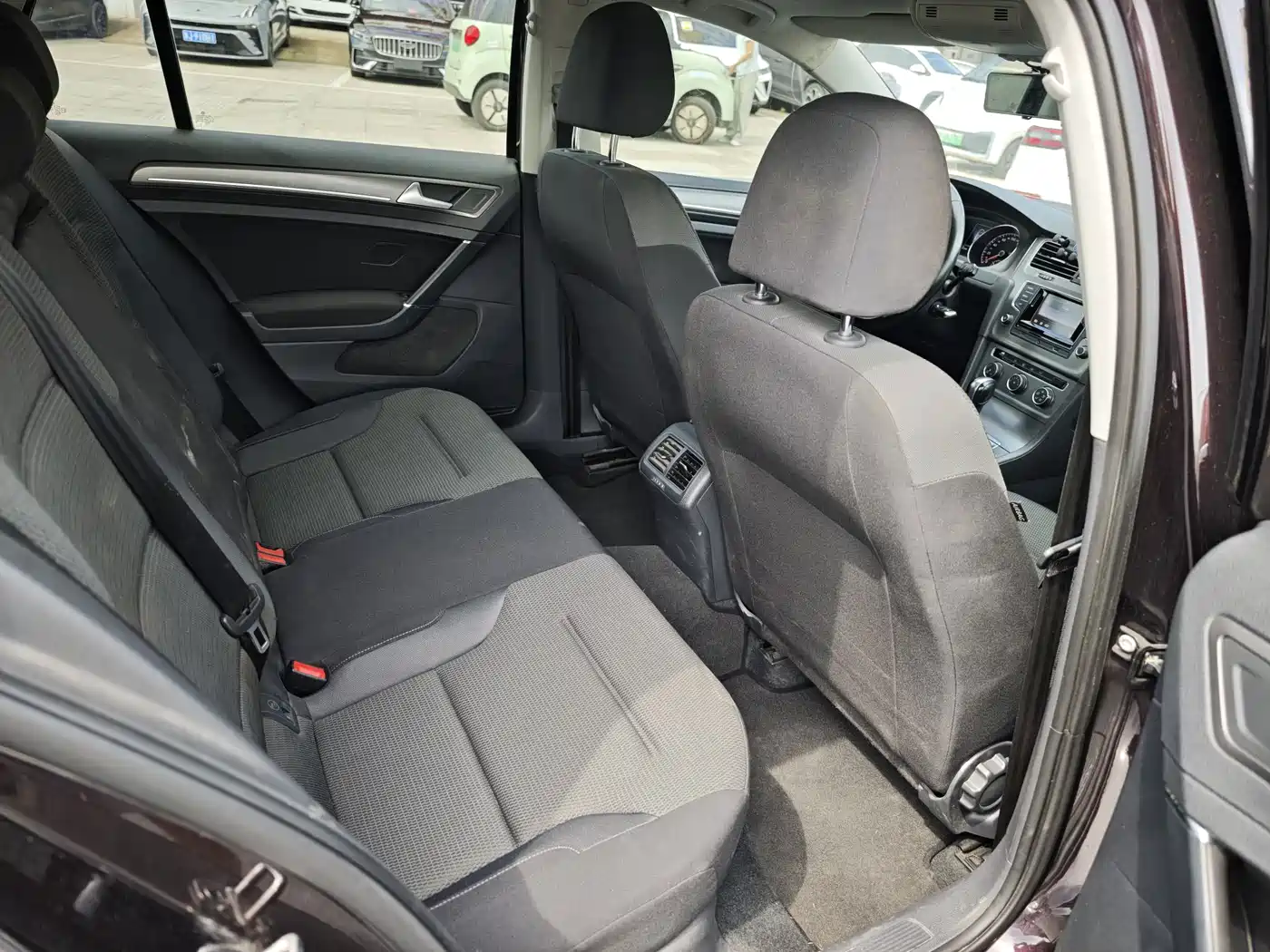 Volkswagen Golf 2016 1.6L Automatic Comfort фото 12
