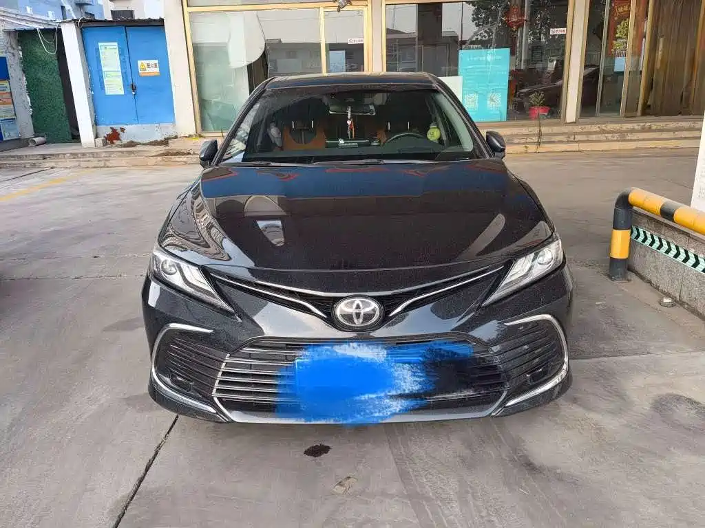 Фото 2 - Toyota Camry