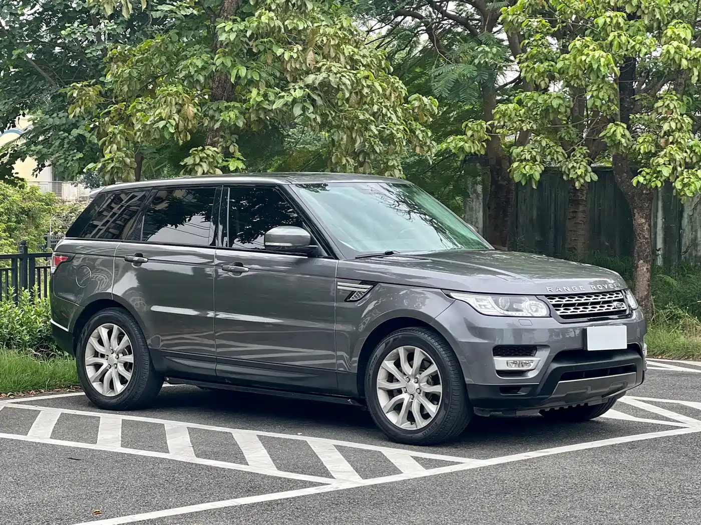 Land Rover Range Rover Sport 2016 Model 3.0 SC V6 HSE фото 3