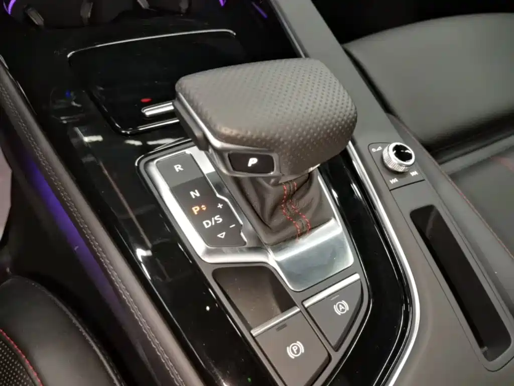 Фото 14 - Audi A4L