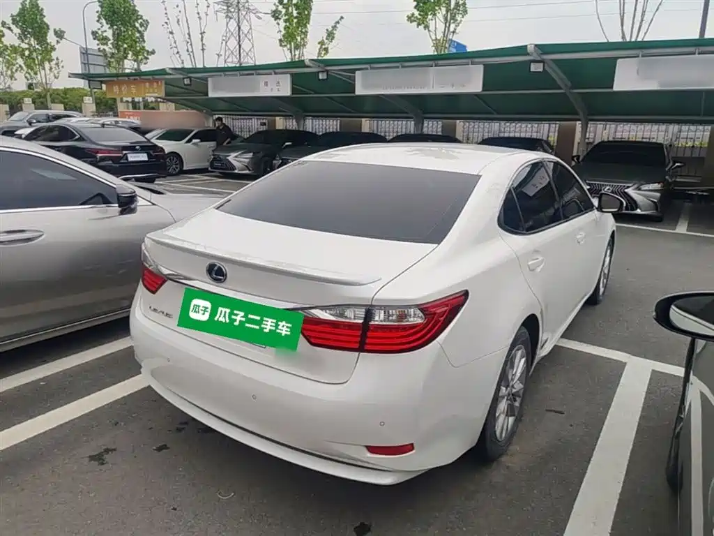 Lexus ES 2013 300h Elite Edition фото 7