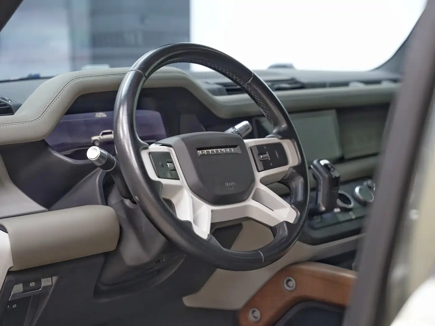 Land Rover Defender 2020 Model 110 P400 HSE фото 17