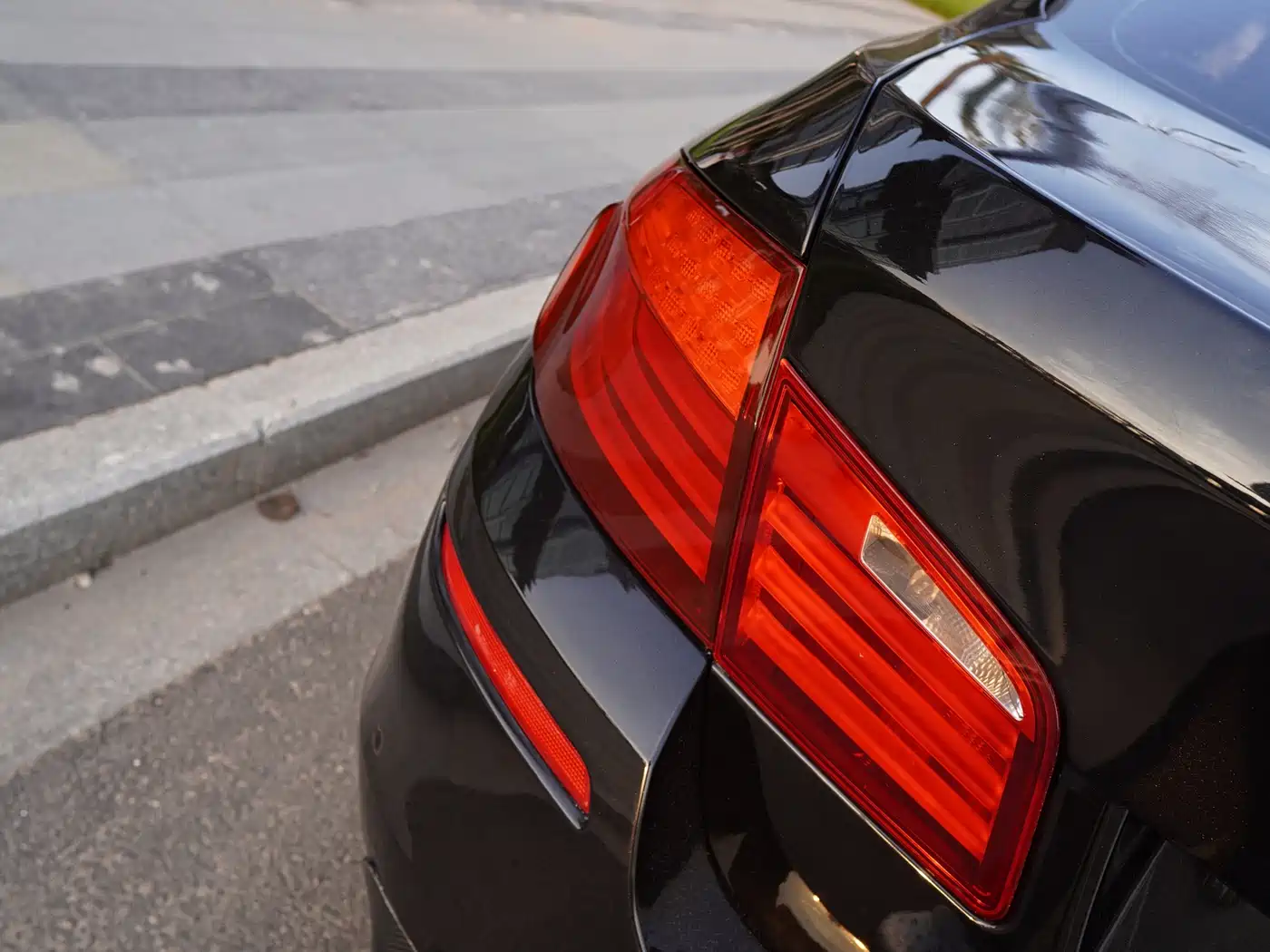 BMW 5 Series 2011 528Li Luxury фото 25