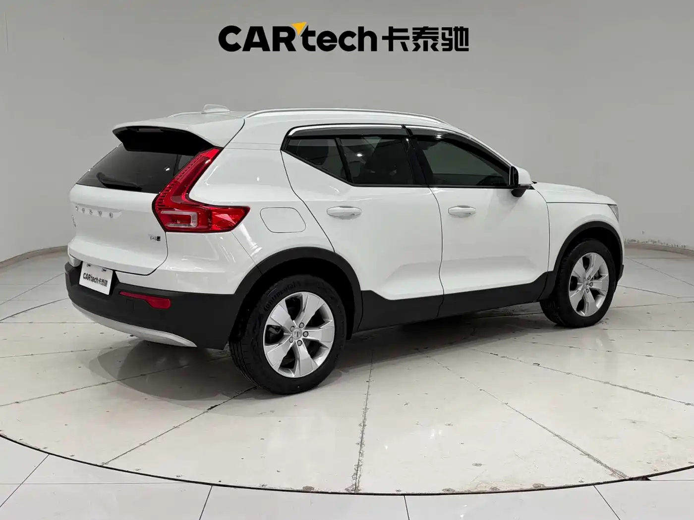 VOLVO XC40