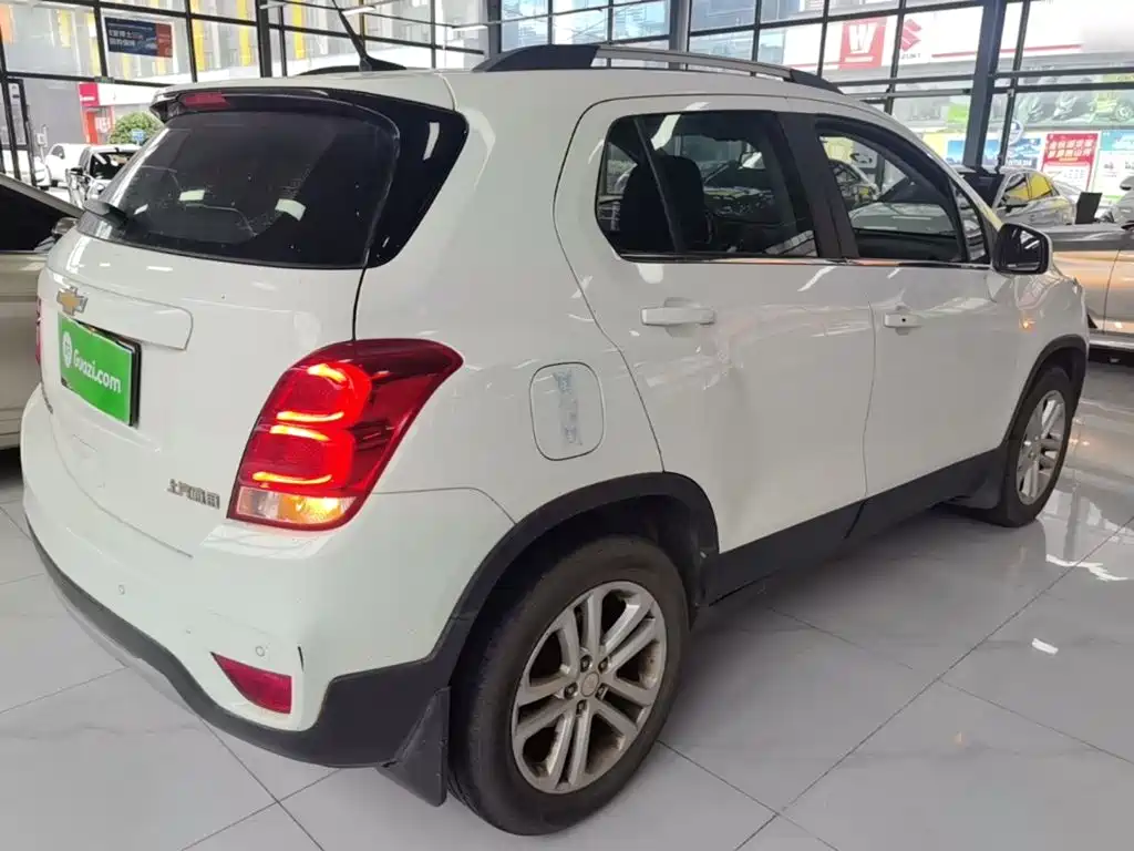 Photo 7 - Chevrolet Trax