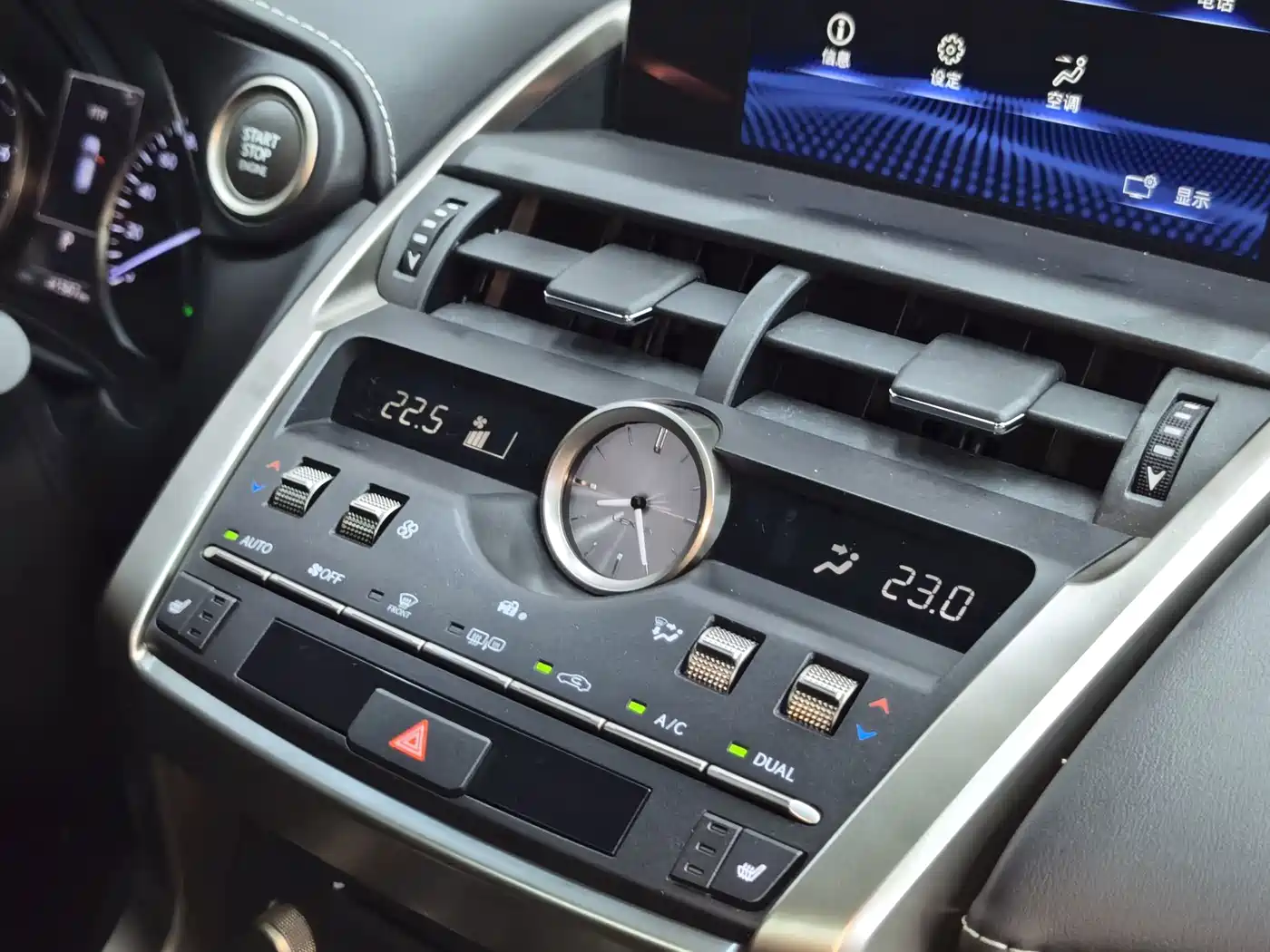 Фото 24 - Lexus NX