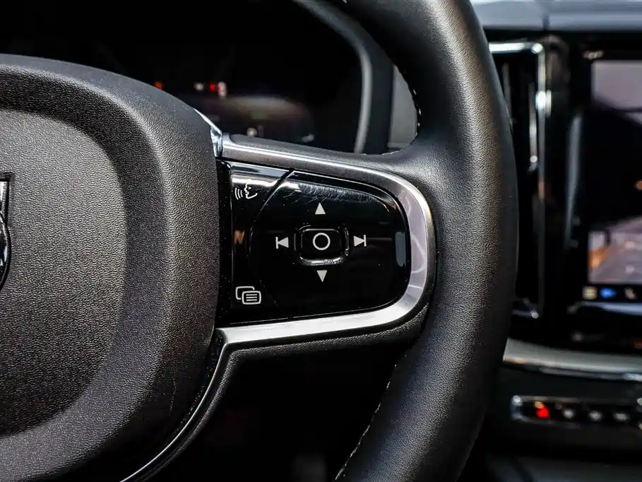VOLVO XC60 PLUG-IN HYBRID