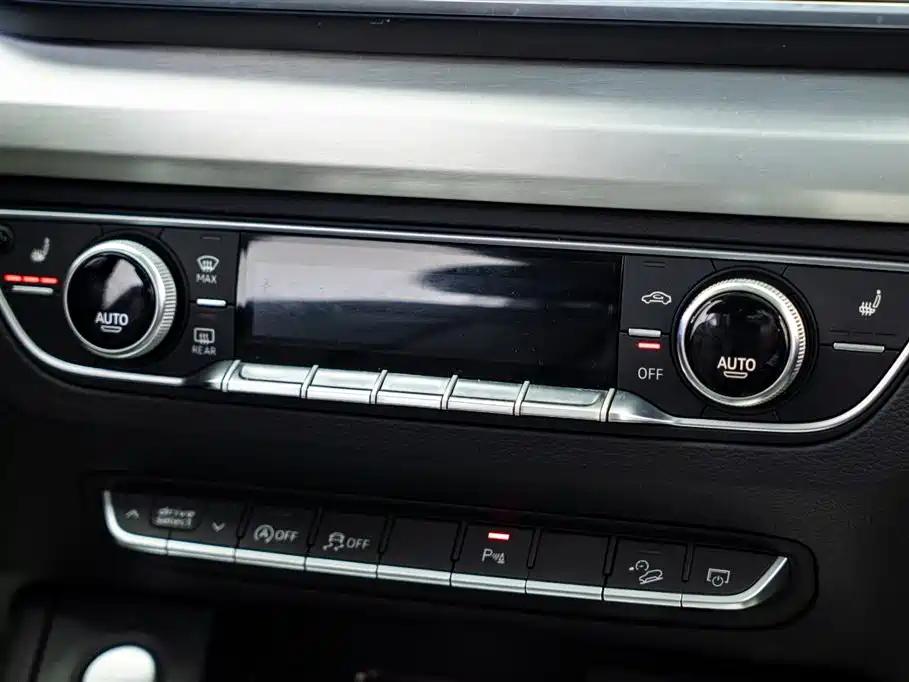 Audi Q5L 2020 Facelift 40 TFSI Honor Fashion фото 17