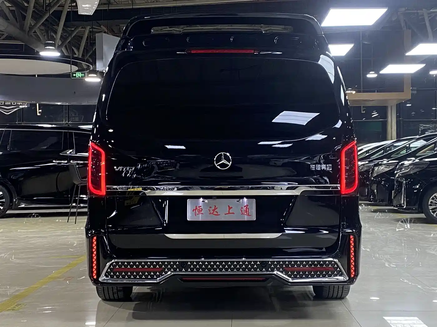 Mercedes-Benz Vito 2023 2.0T Business 7-Seater фото 20
