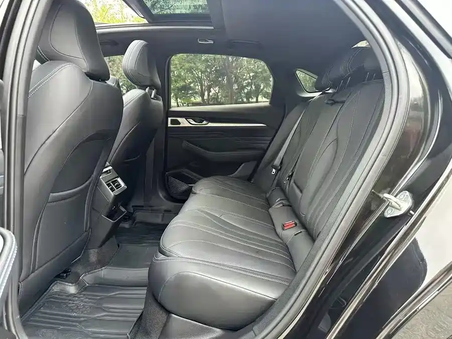 Фото 6 - Geely Preface