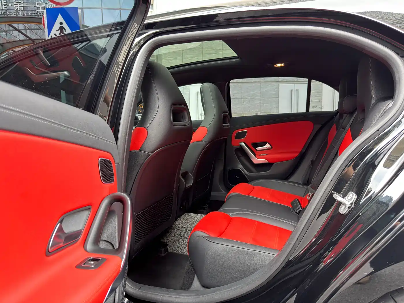 Mercedes-Benz A-Class AMG (Import) 2024 Facelift AMG A 35 4MATIC фото 8