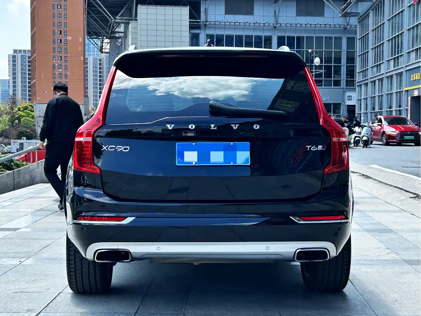 VOLVO XC90