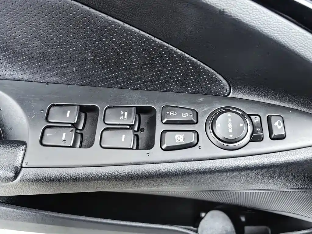 صورة 9 - Hyundai Sonata