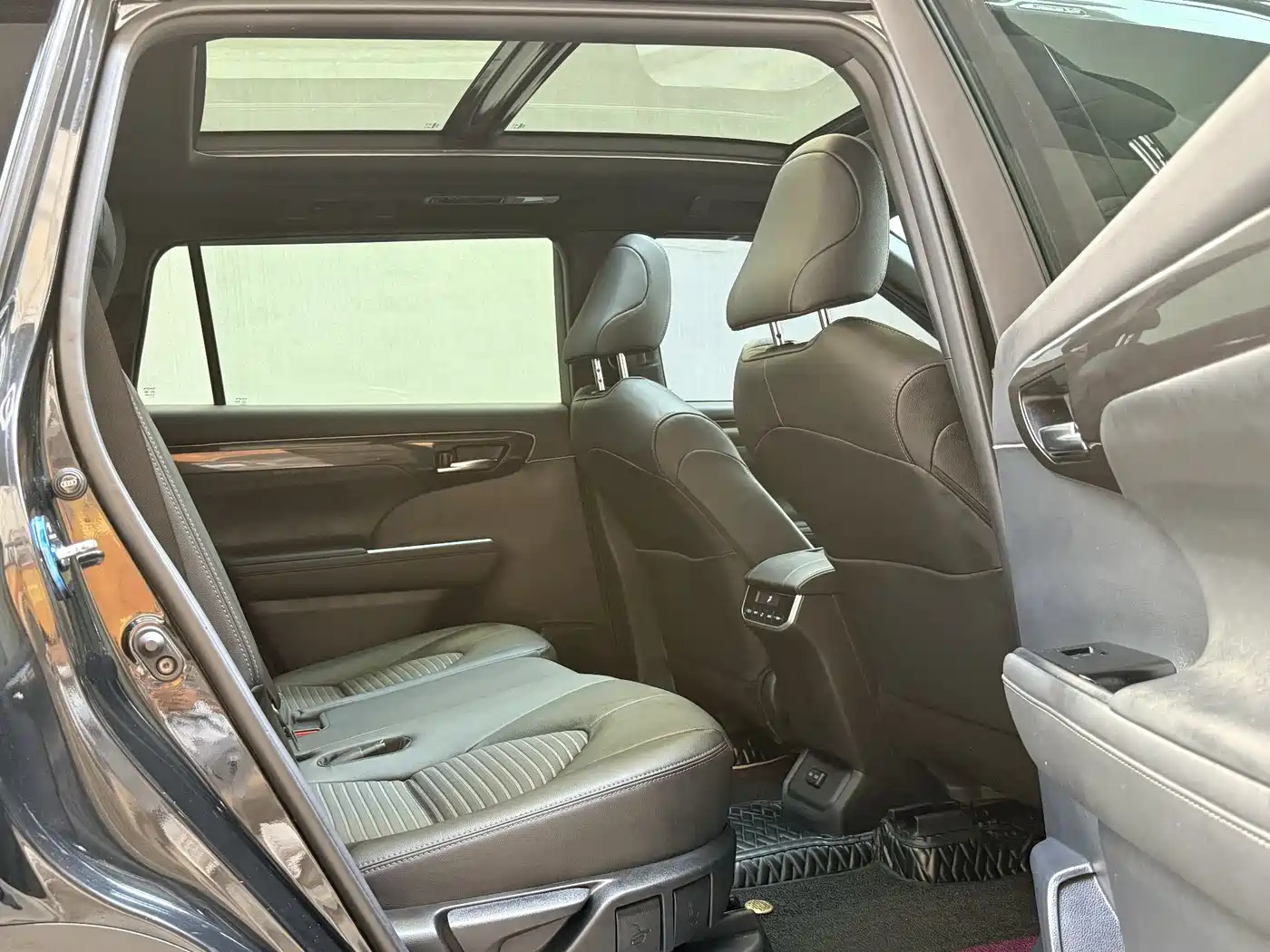 Toyota Crown Kluger 2021 2.5L HEV 4WD Premium фото 10