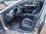 Фото 9 - Lexus ES