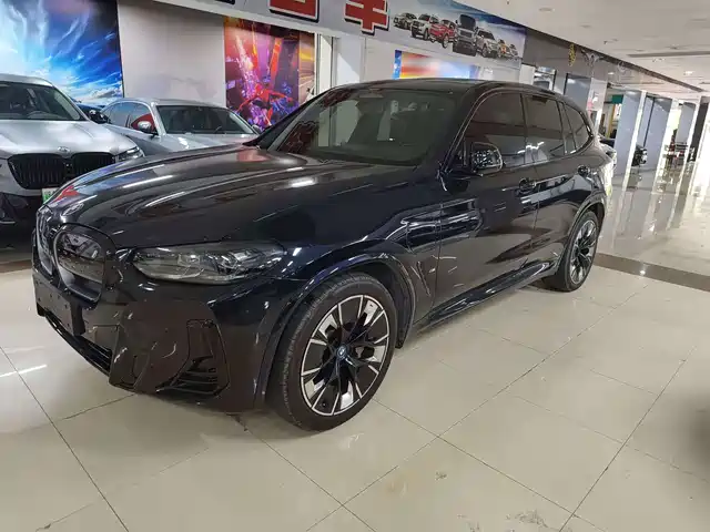 BMW iX3 Innovative Leader