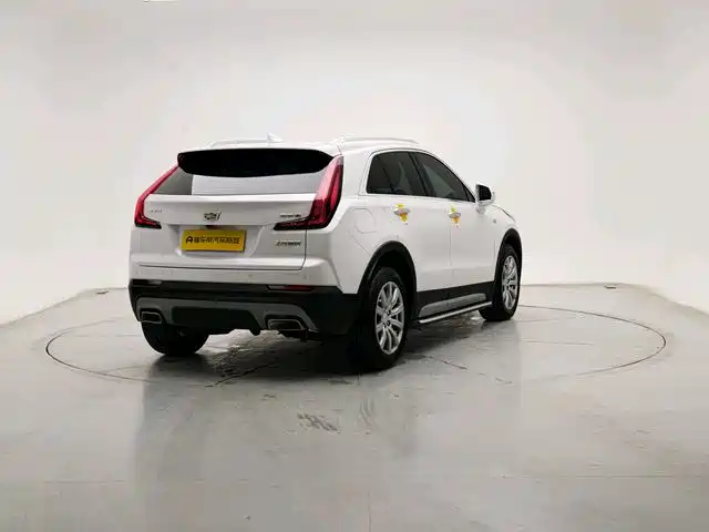 CADILLAC XT4