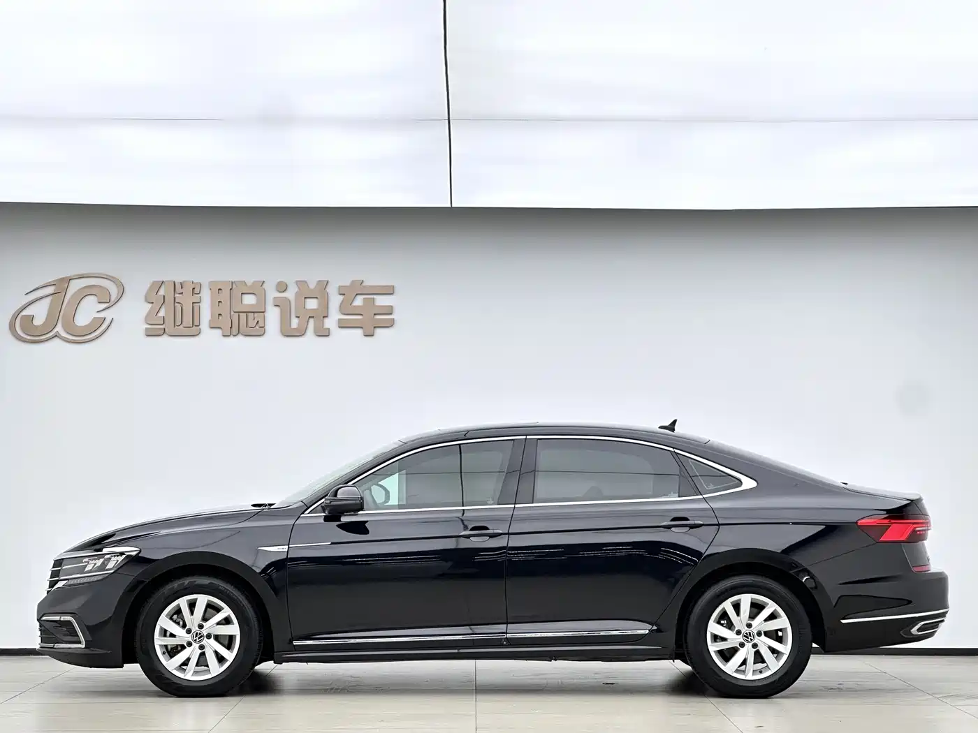 VOLKSWAGEN PASSAT NEW ENERGY