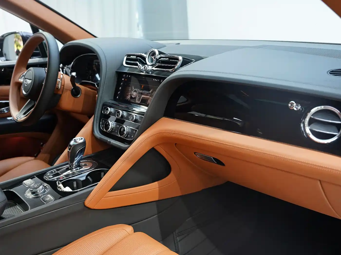 BENTLEY TIMYUE PLUG IN HYBRID