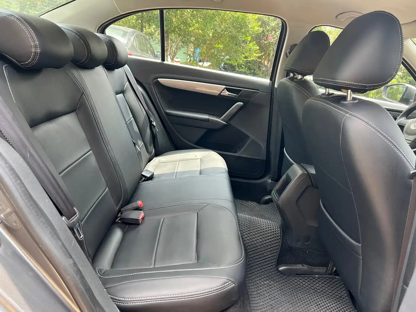 Volkswagen Lavida 2013 1.6L Automatic Trend Edition фото 10