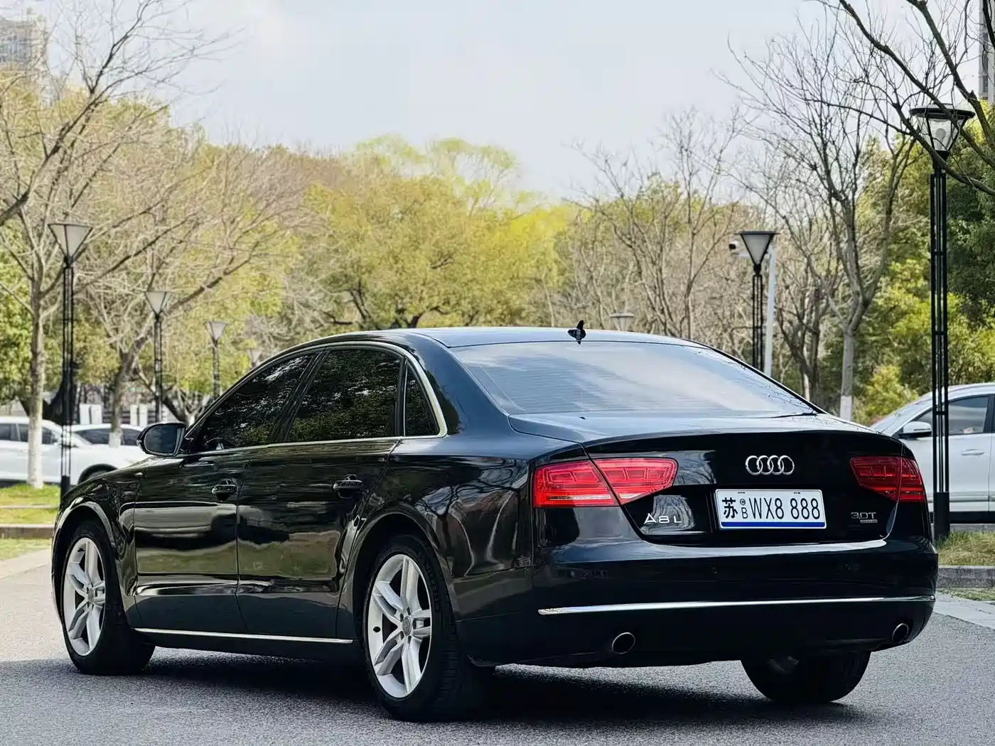 Фото 4 - Audi A8