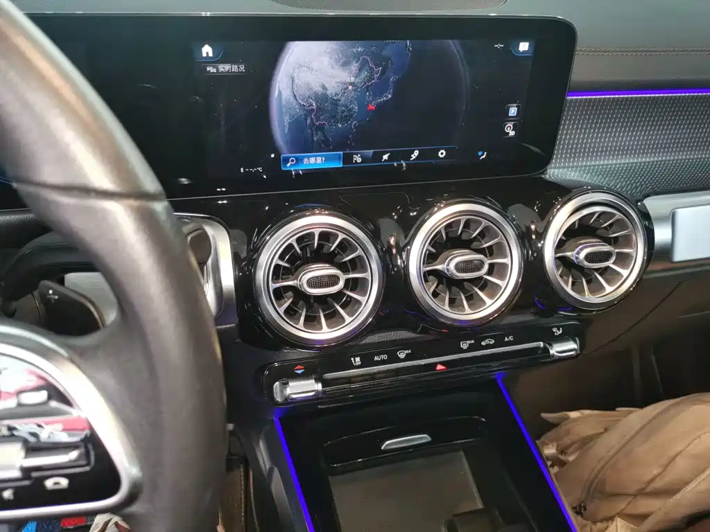 MERCEDES-BENZ GLB