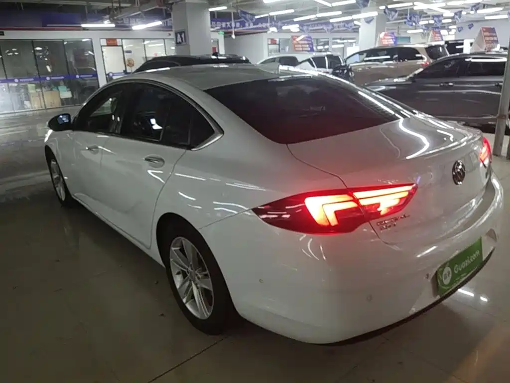 Photo 5 - Buick Regal