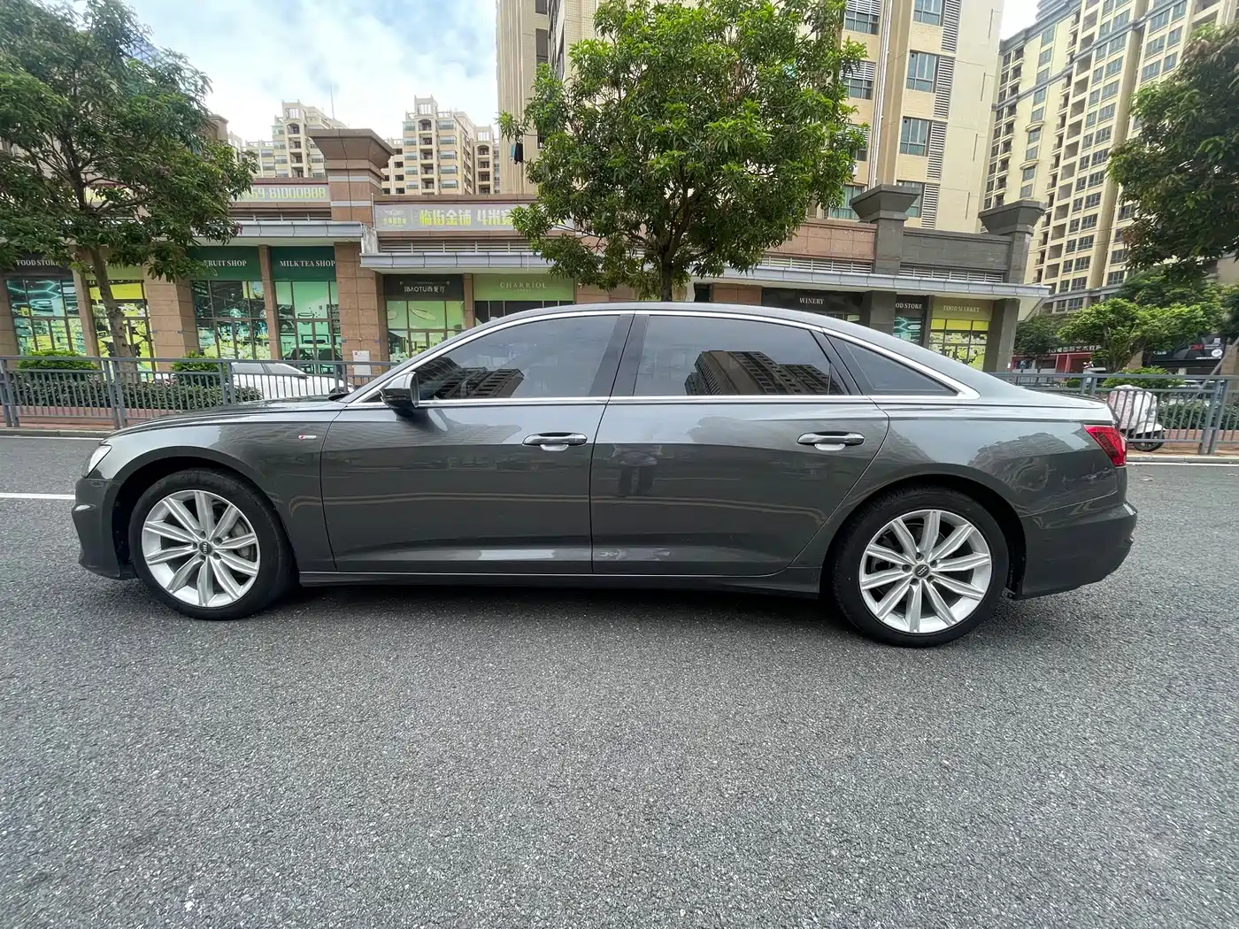 Photo 9 - Audi A6L