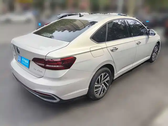Volkswagen Lavida 2023 1.5L Auto Five Million Edition — фото 2