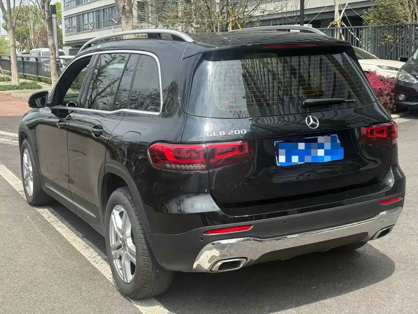 MERCEDES-BENZ GLB