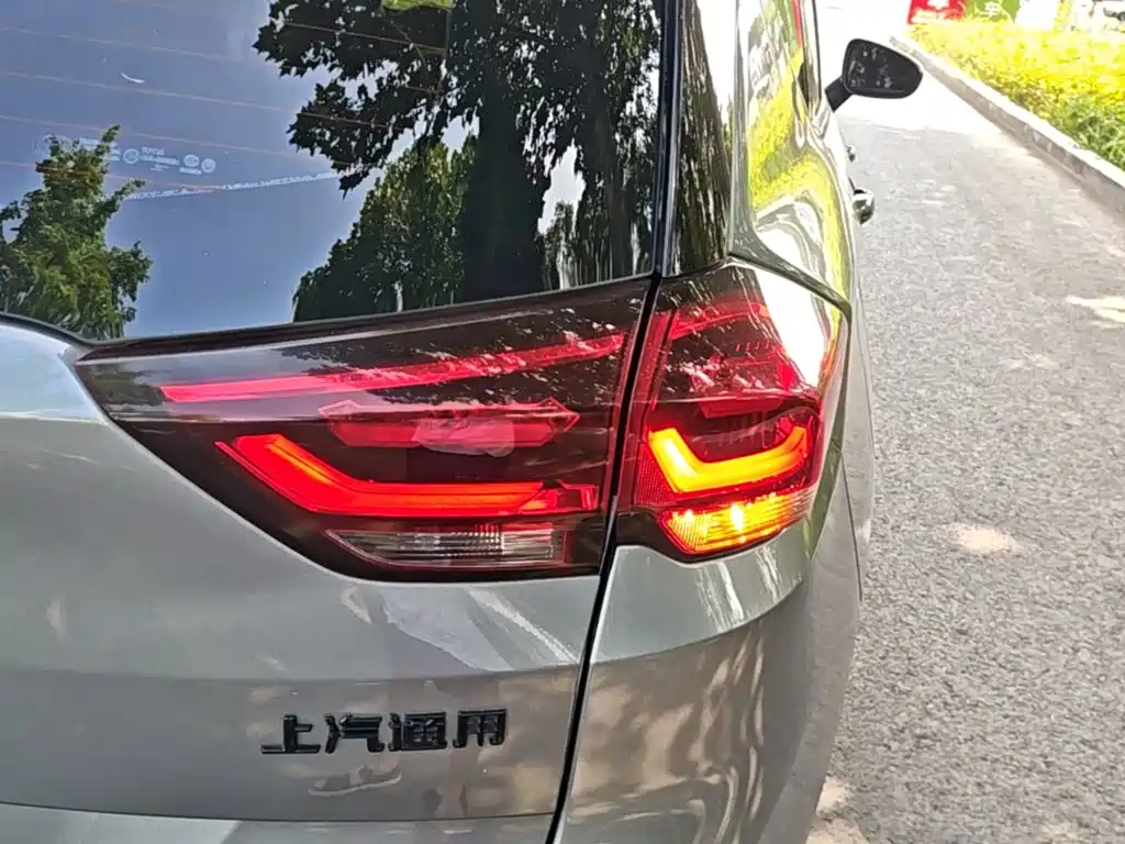 Chevrolet Volando 2019 2018 Redline 530T Auto Premium Edition (5+2 seater) China V