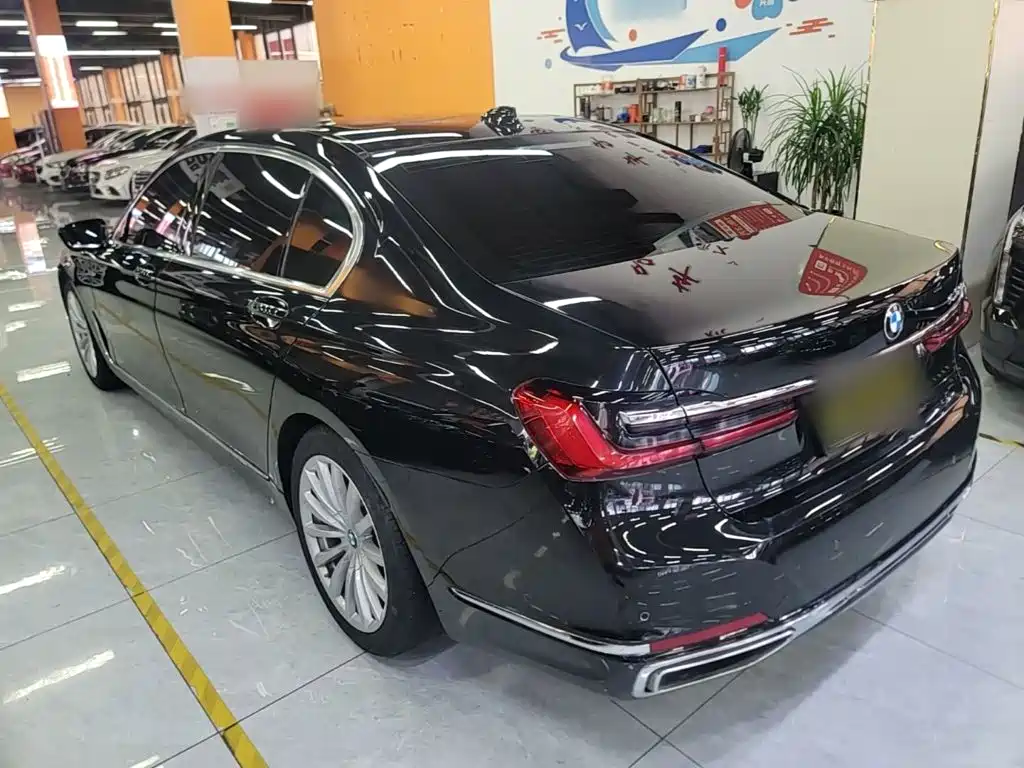 Фото 5 - BMW 7 Series
