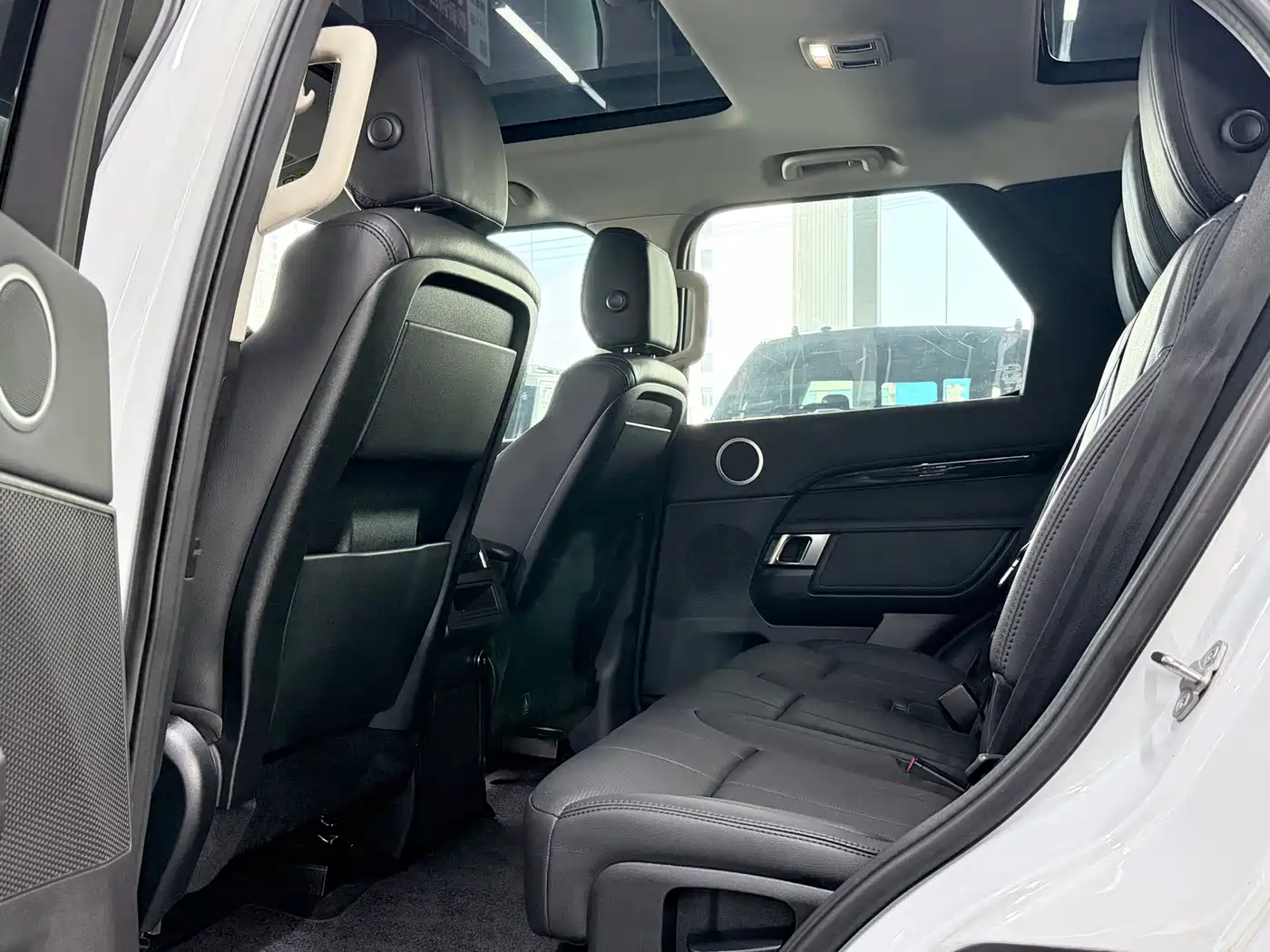 Land Rover Discovery 2018 3.0 SC V6 SE фото 8