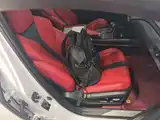 Фото 25 - Lexus UX