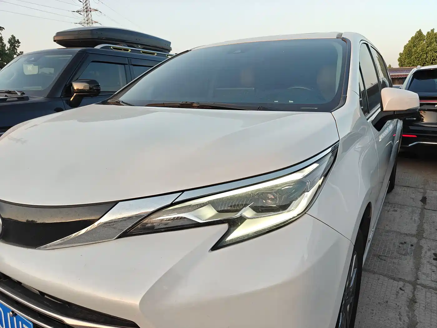 Toyota Sienna 2023 2.5L Hybrid Luxury Edition фото 13