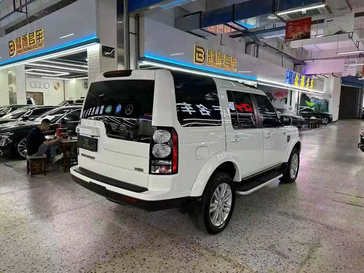 Land Rover Discovery 2016 3.0 SC V6 HSE фото 8