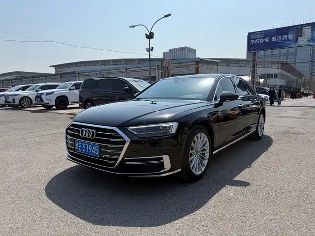 AUDI A8