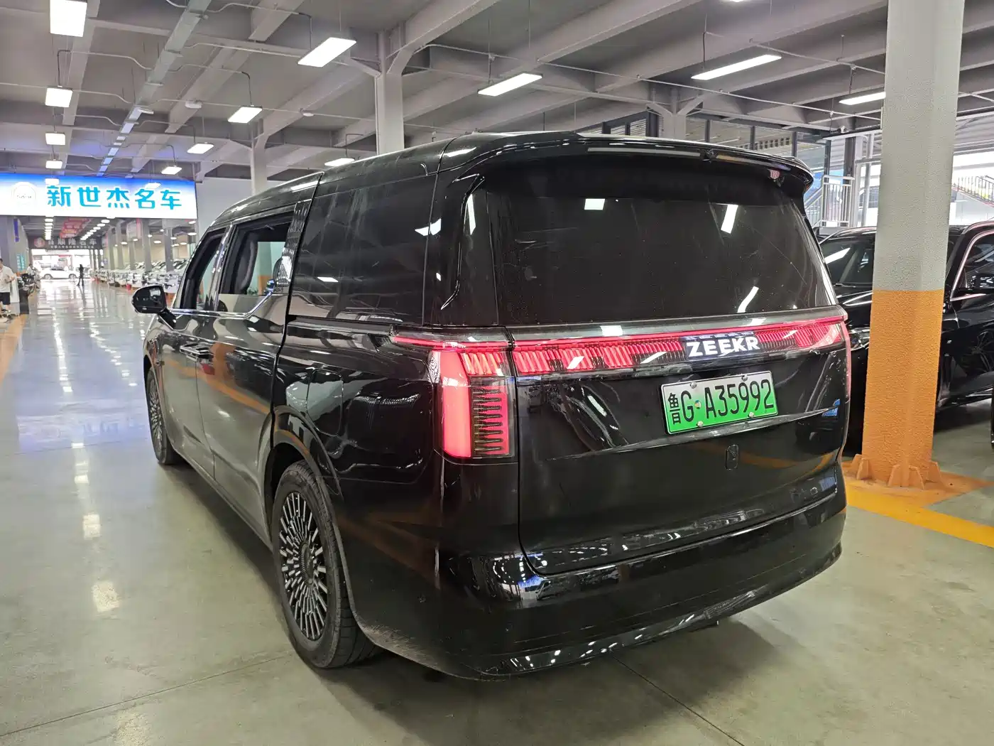 ZEEKR 009 2026 2024 6-seat Executive AWD 108kWh