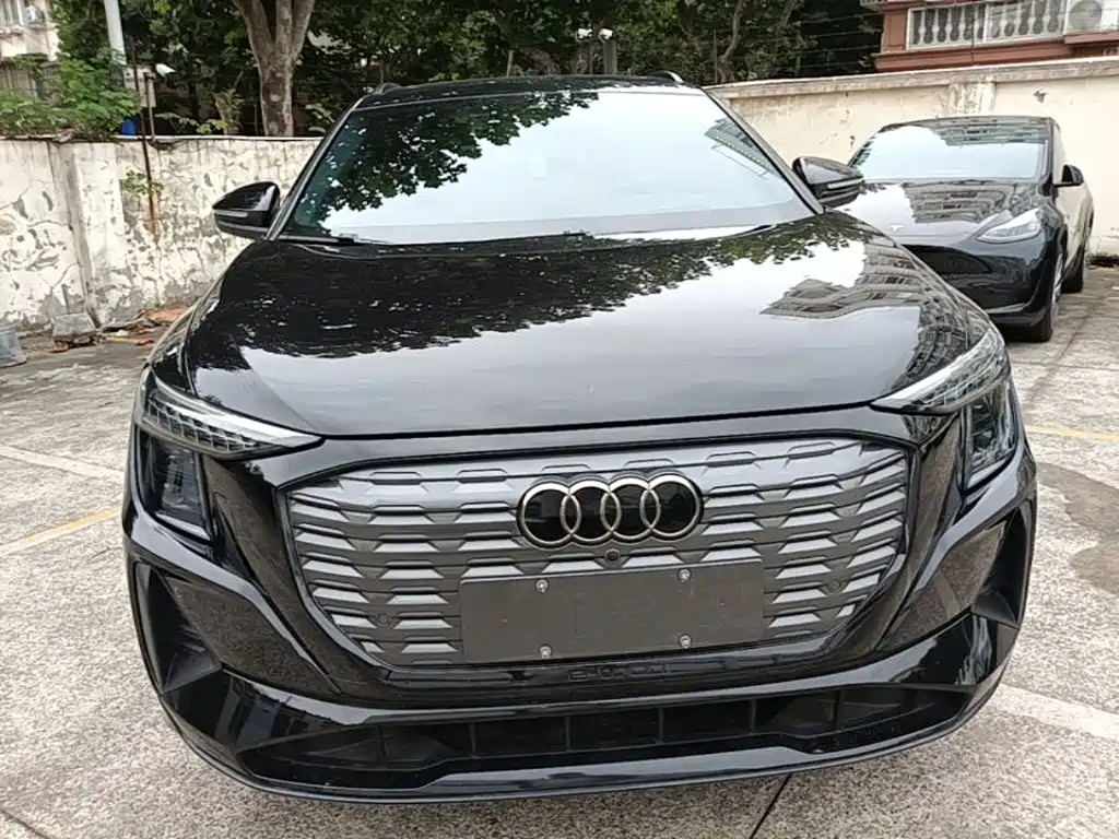 Фото 3 - Audi Q5 e-tron