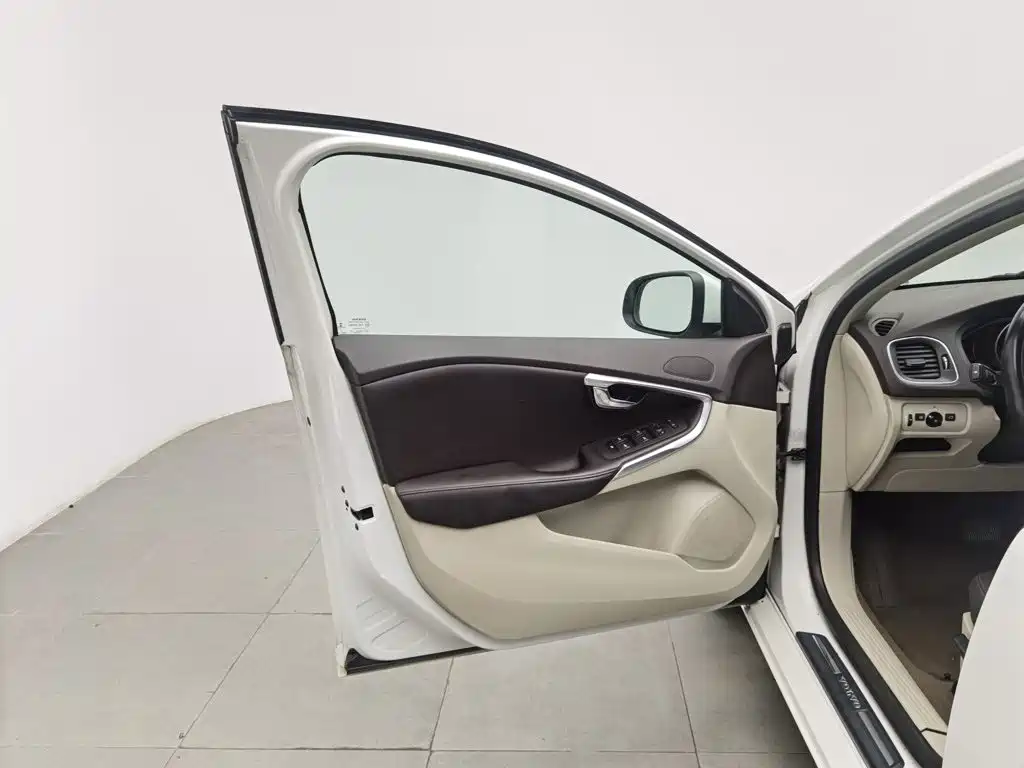 Volvo V40 2015 2015 1.6T Smart Comfort Edition